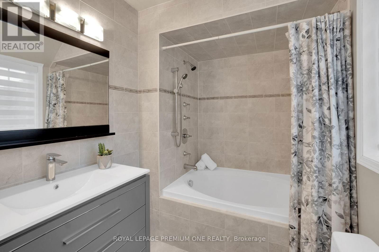 40 PARKEND AVENUE Image 23