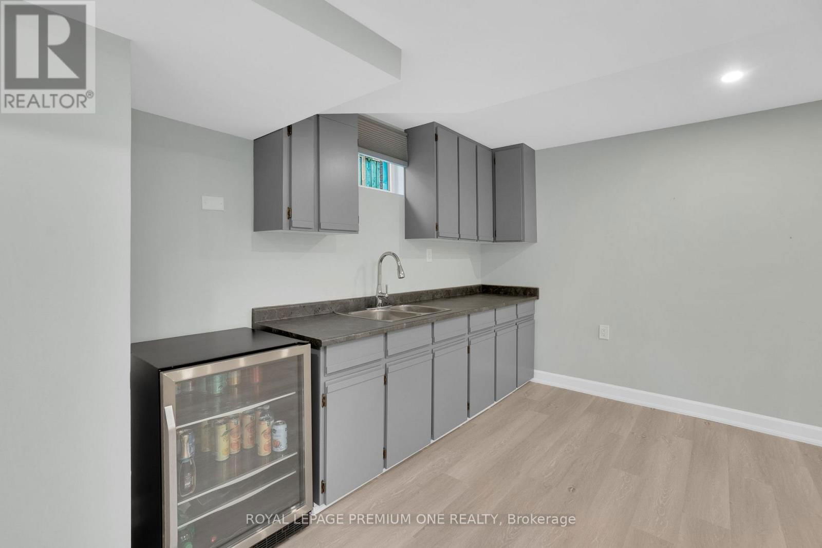 40 PARKEND AVENUE Image 27