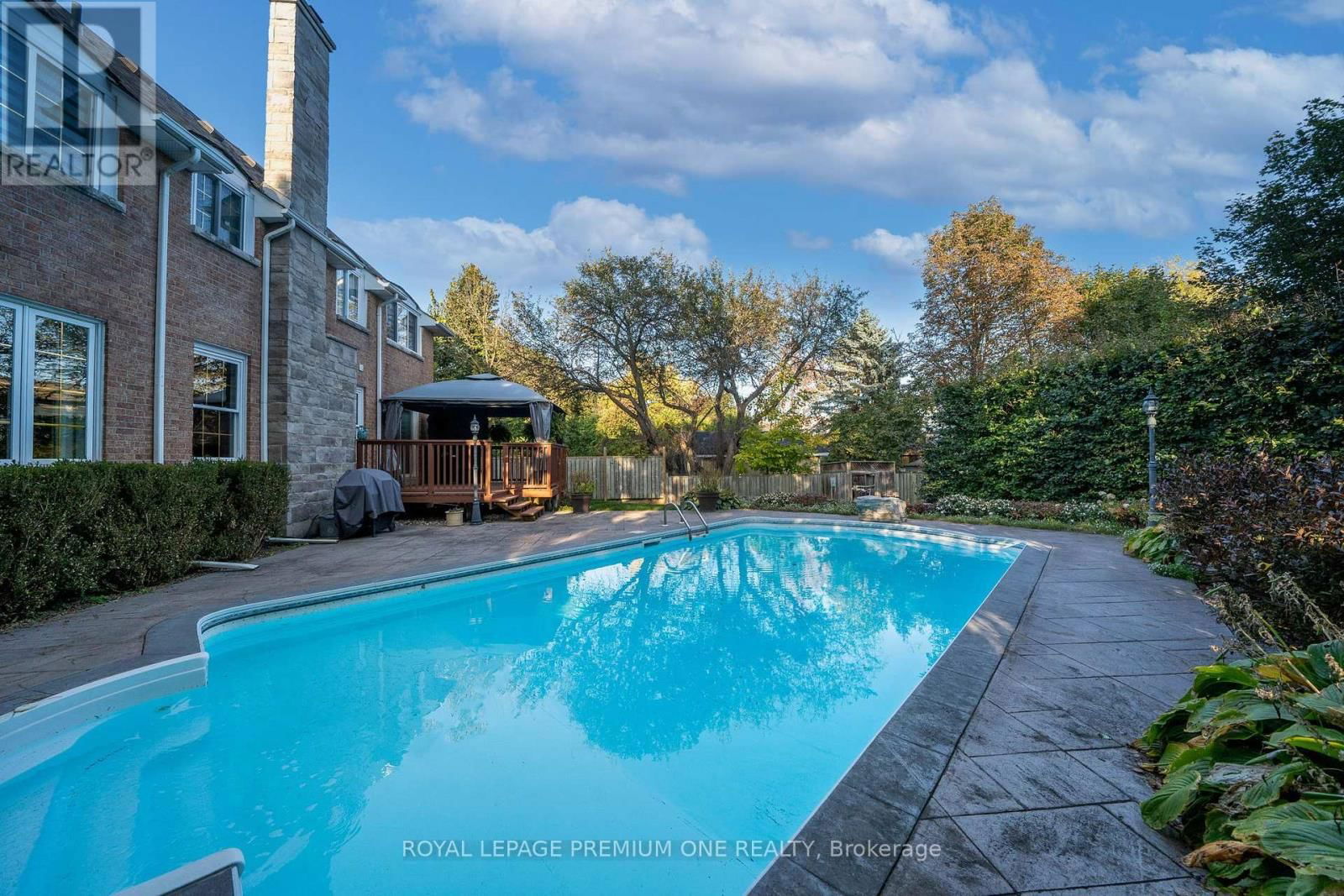40 PARKEND AVENUE Image 34