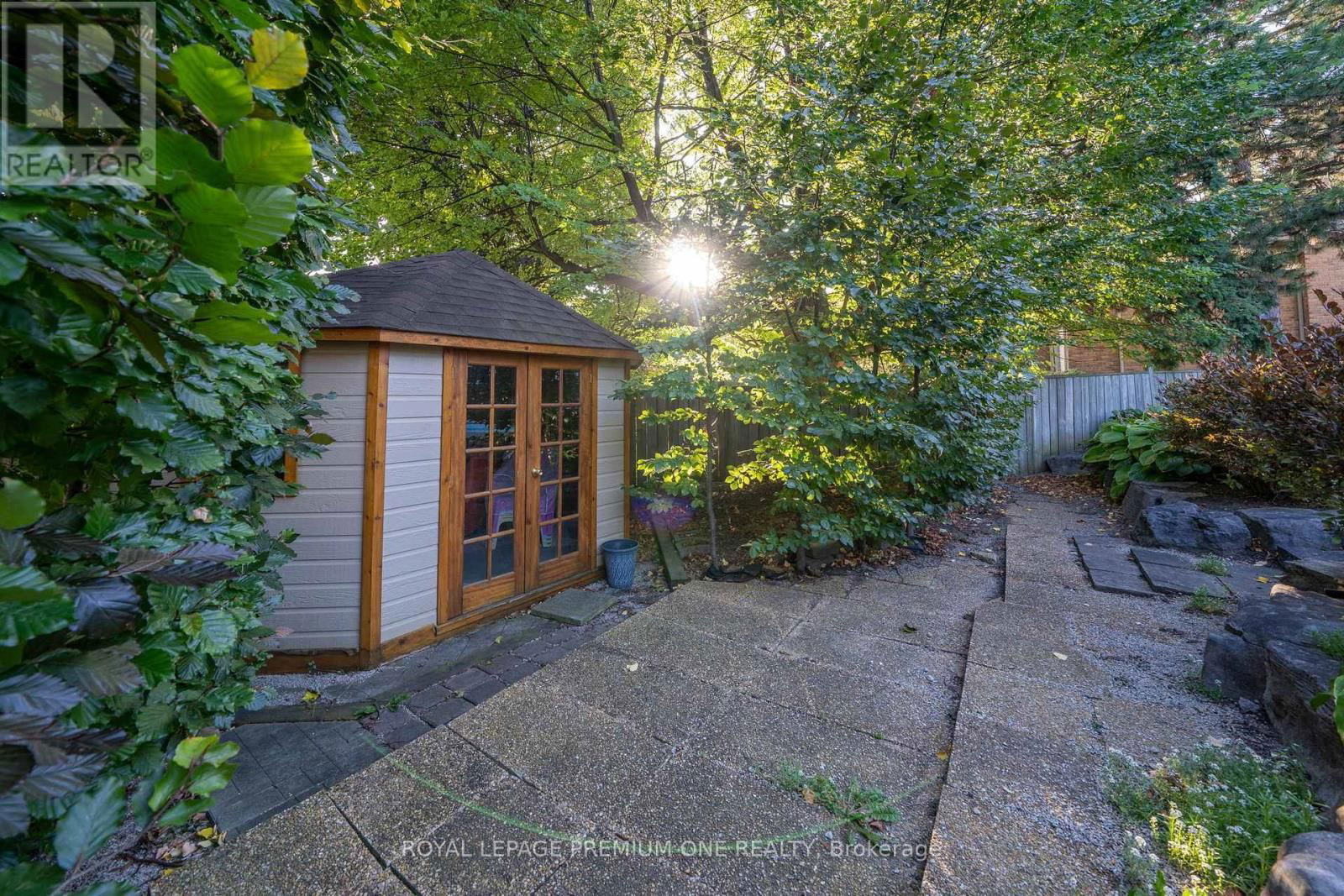 40 PARKEND AVENUE Image 35