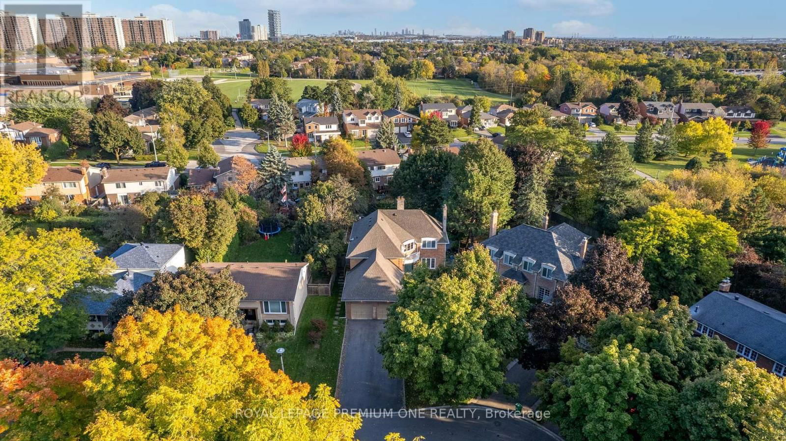 40 PARKEND AVENUE Image 36