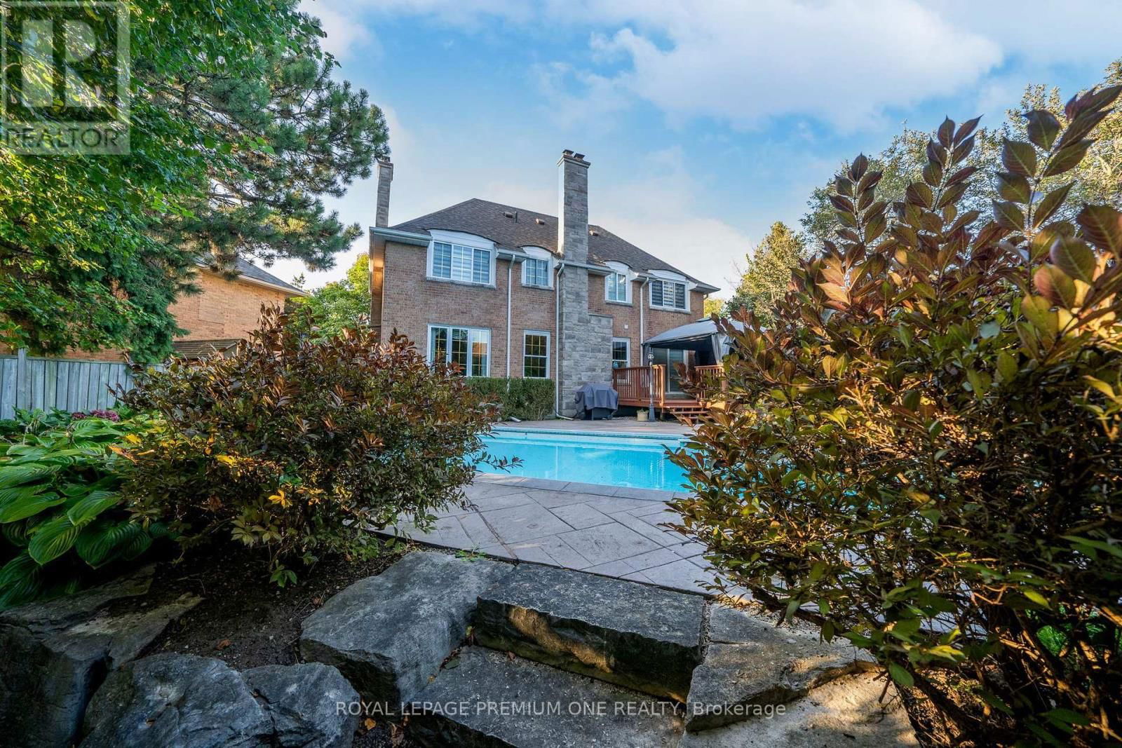 40 PARKEND AVENUE Image 4