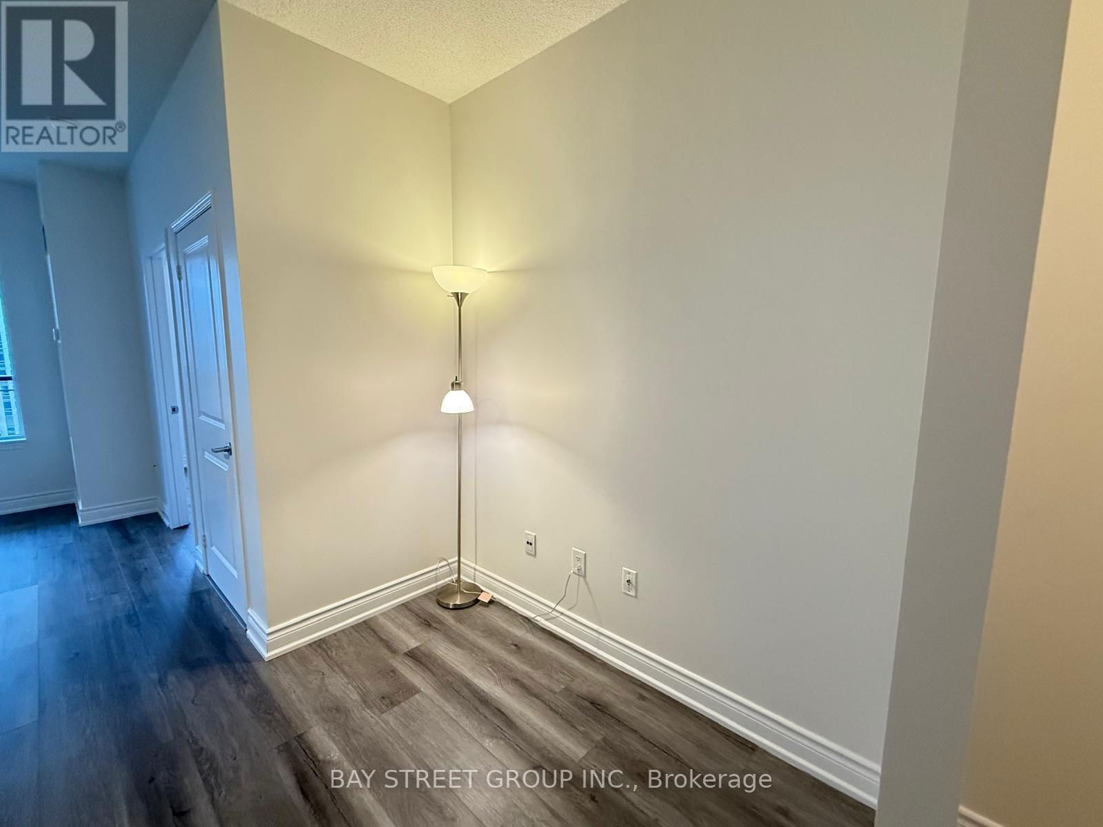 1807 - 385 PRINCE OF WALES DRIVE Image 13