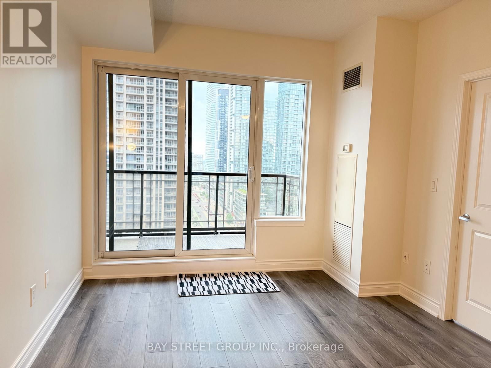 1807 - 385 PRINCE OF WALES DRIVE Image 18