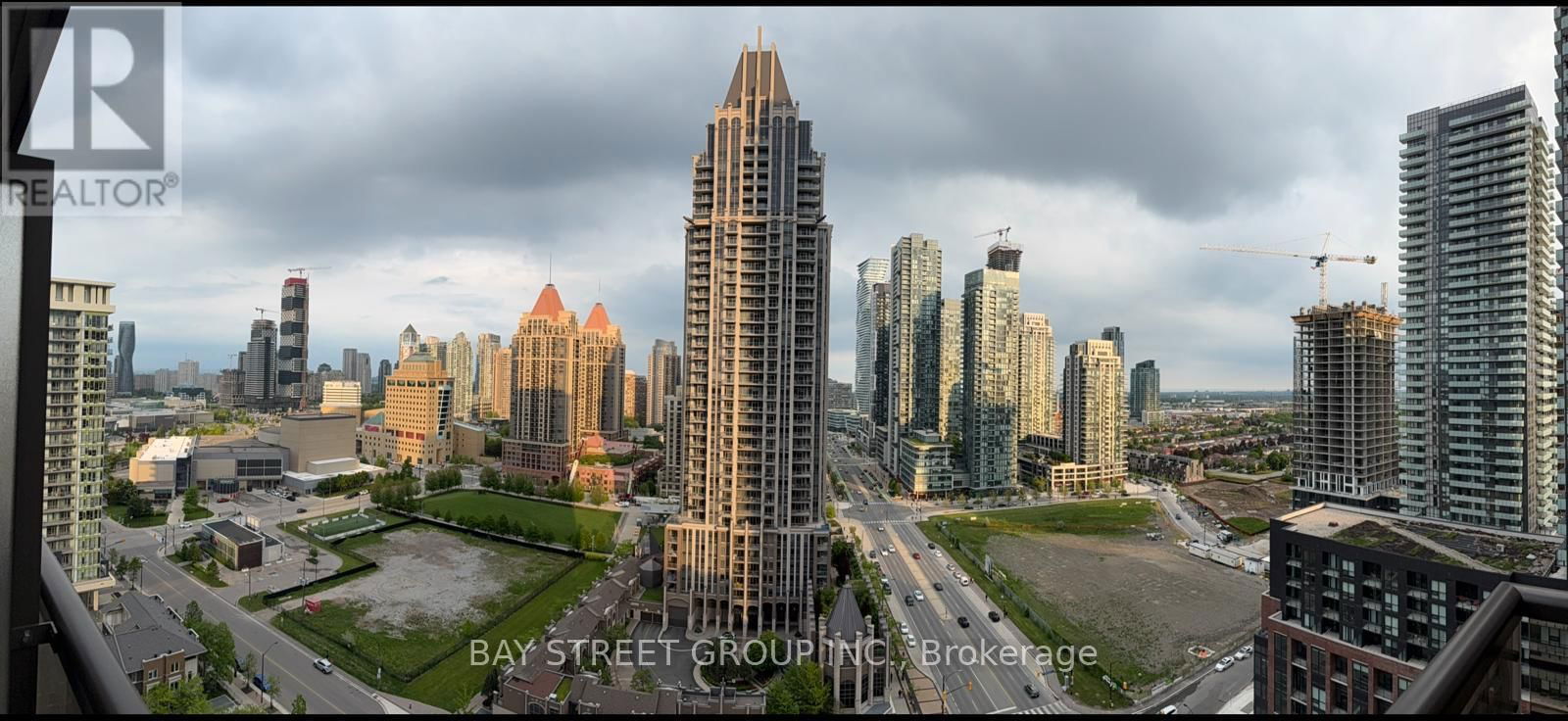 1807 - 385 PRINCE OF WALES DRIVE Image 23
