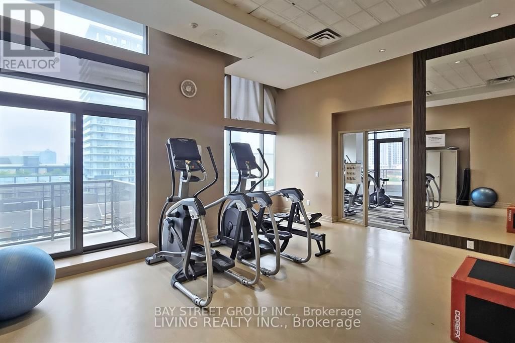 1807 - 385 PRINCE OF WALES DRIVE Image 27