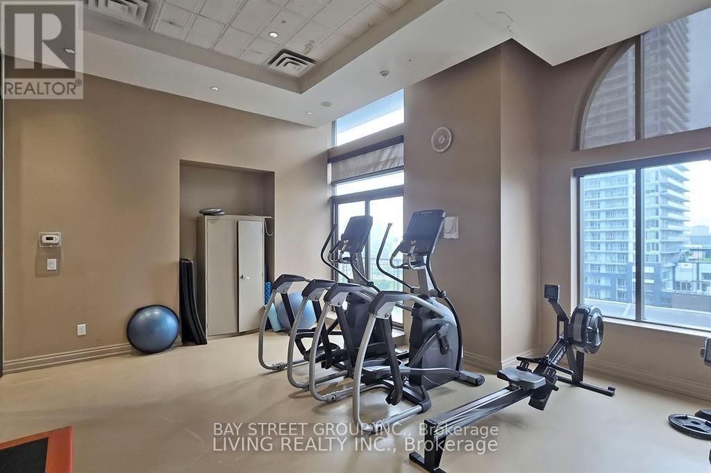 1807 - 385 PRINCE OF WALES DRIVE Image 28