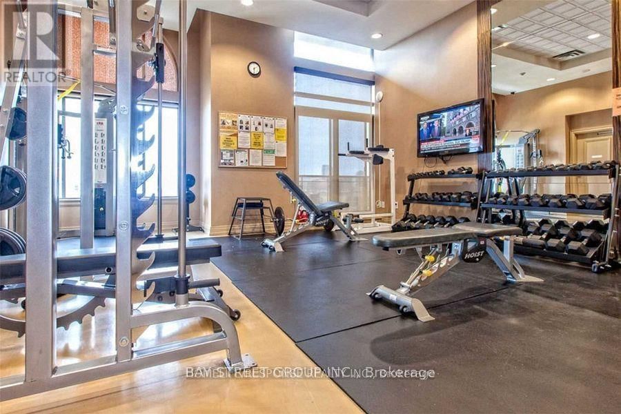 1807 - 385 PRINCE OF WALES DRIVE Image 29