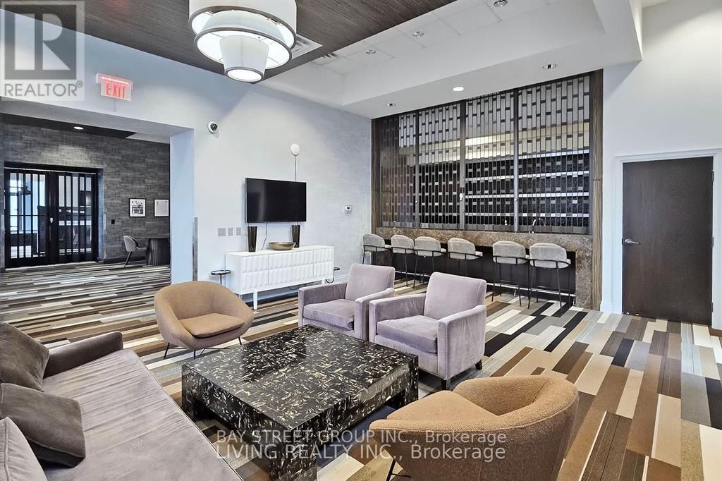 1807 - 385 PRINCE OF WALES DRIVE Image 31