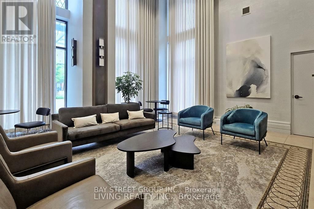 1807 - 385 PRINCE OF WALES DRIVE Image 4
