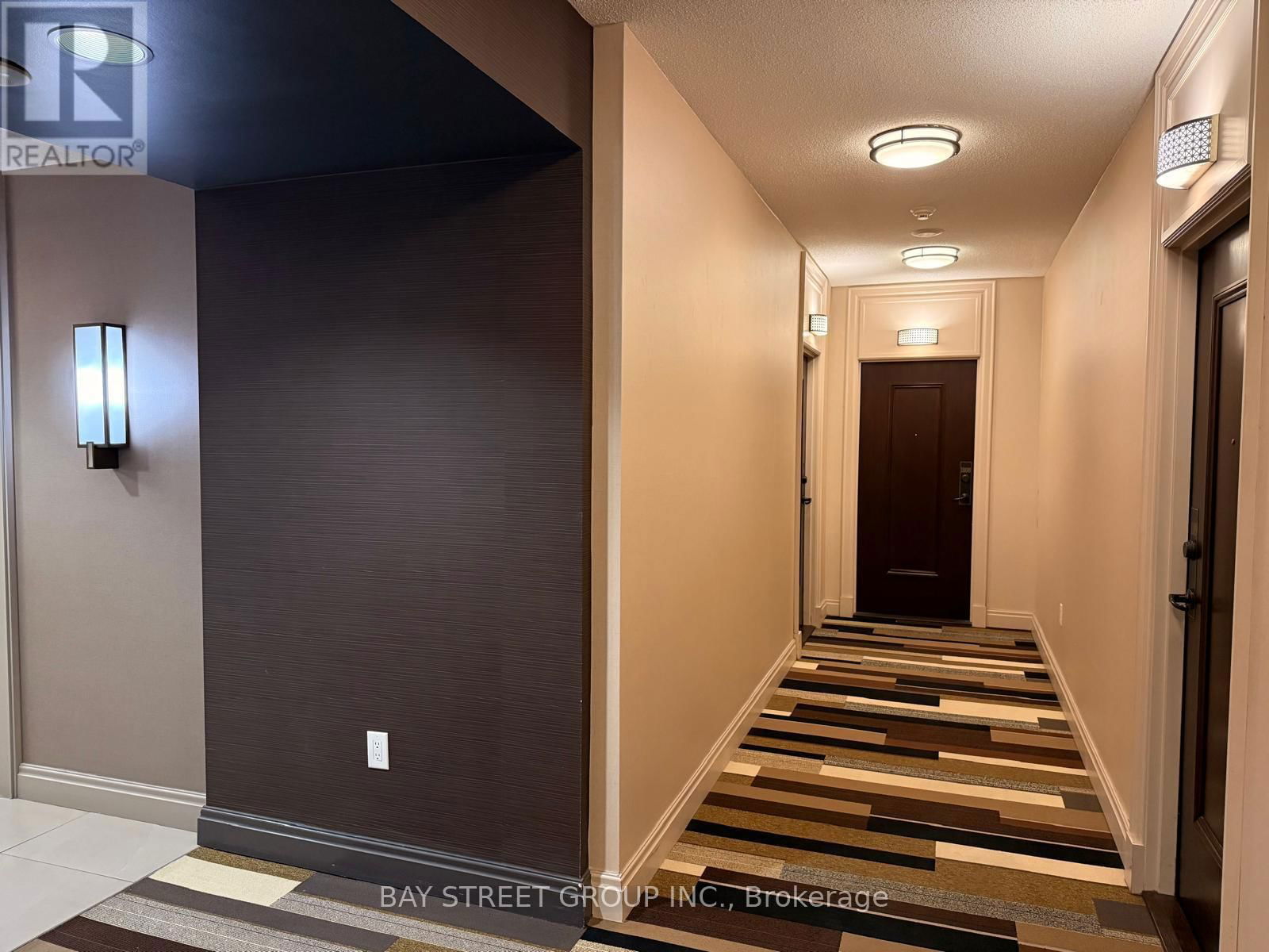 1807 - 385 PRINCE OF WALES DRIVE Image 7