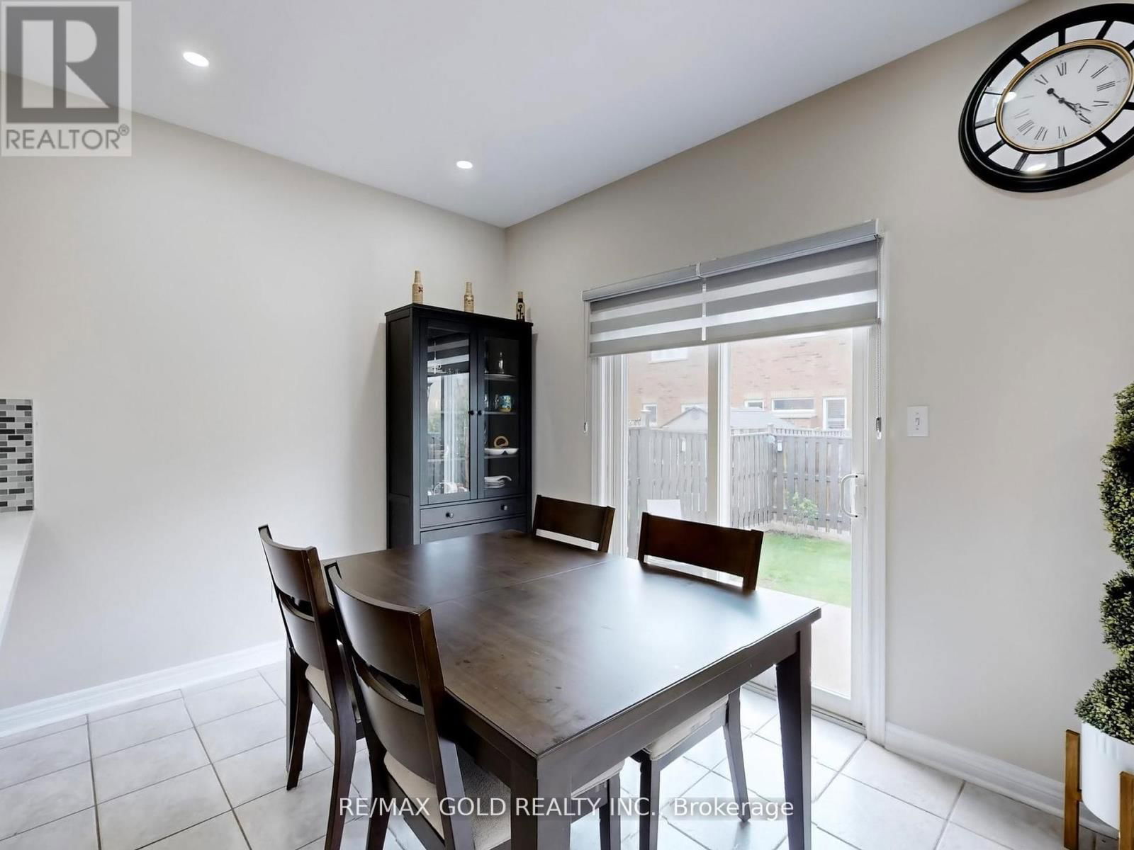 6 FOXHOLLOW ROAD Image 11