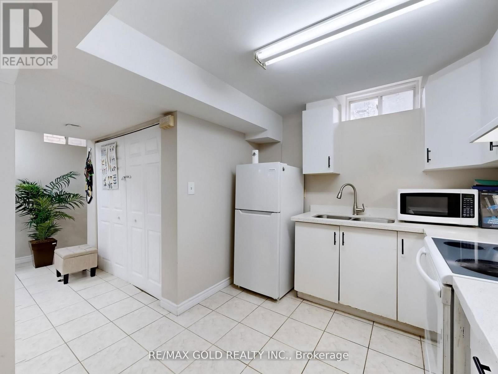 6 FOXHOLLOW ROAD Image 27
