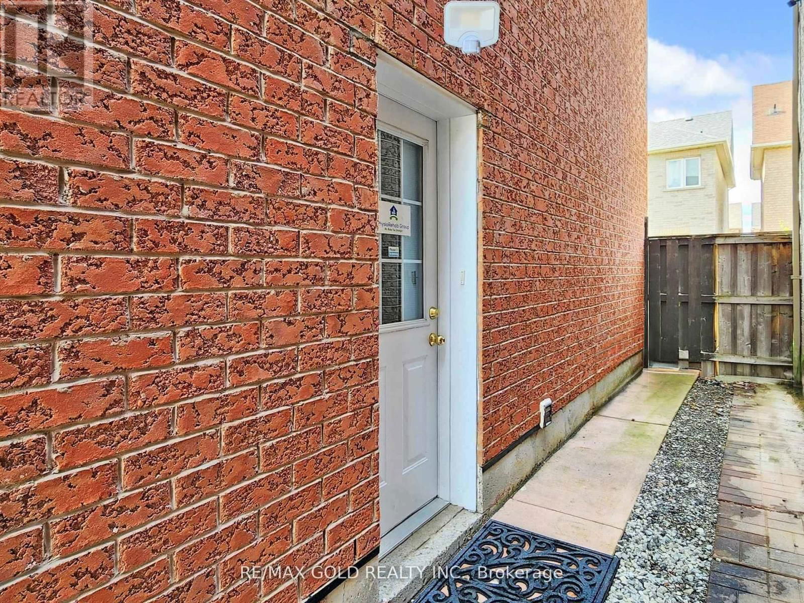 6 FOXHOLLOW ROAD Image 35
