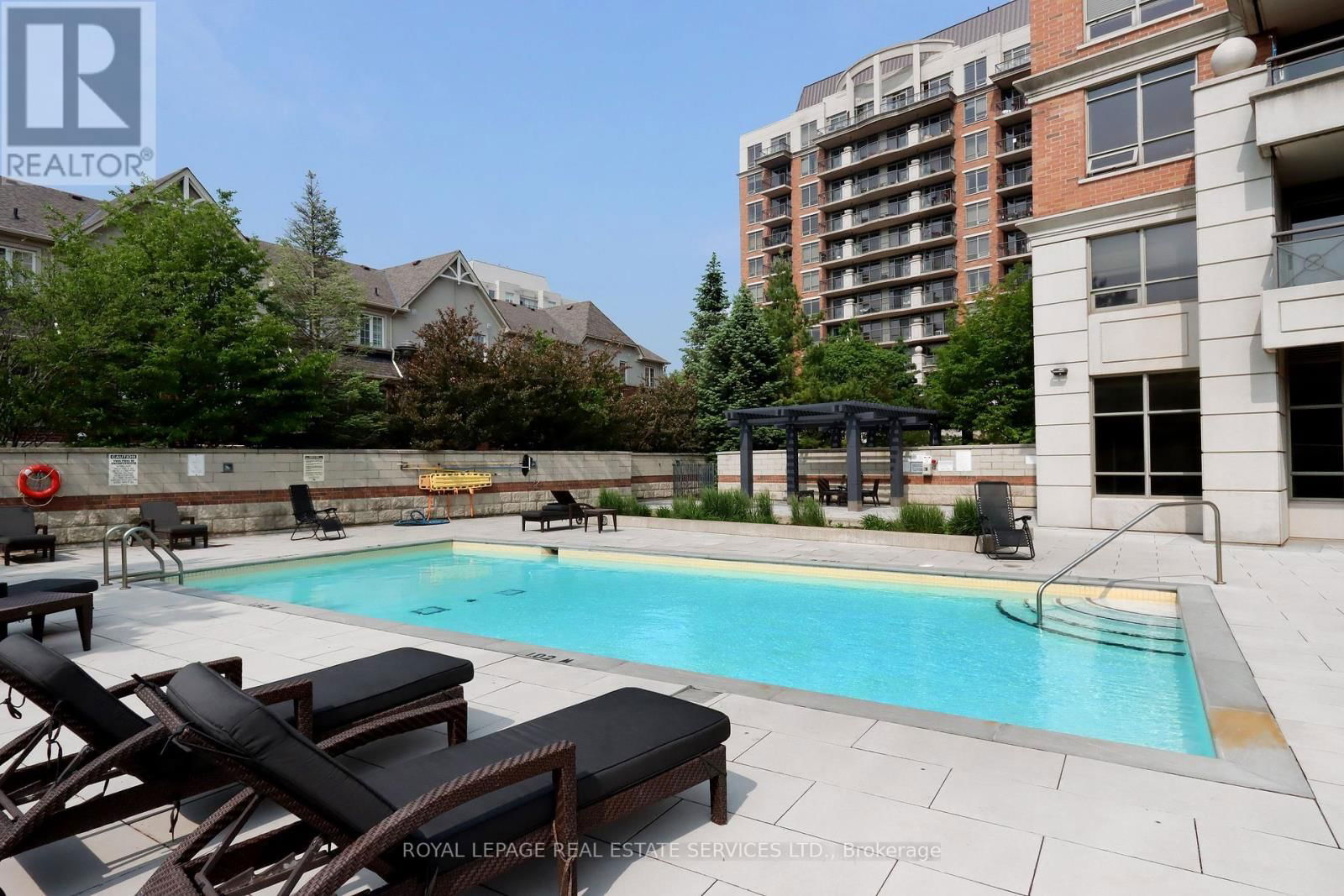 405 - 2379 CENTRAL PARK DRIVE Image 27