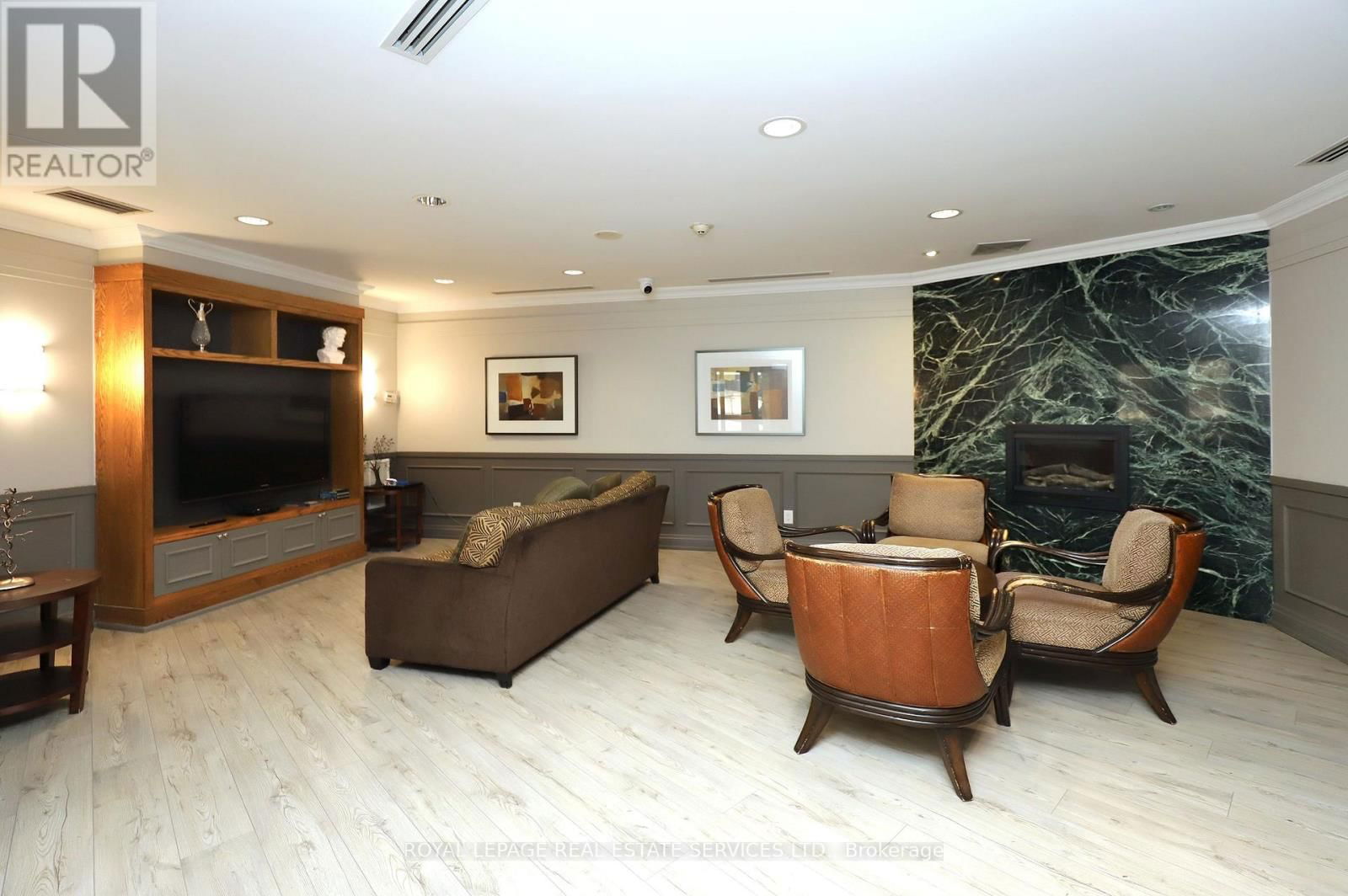 405 - 2379 CENTRAL PARK DRIVE Image 31