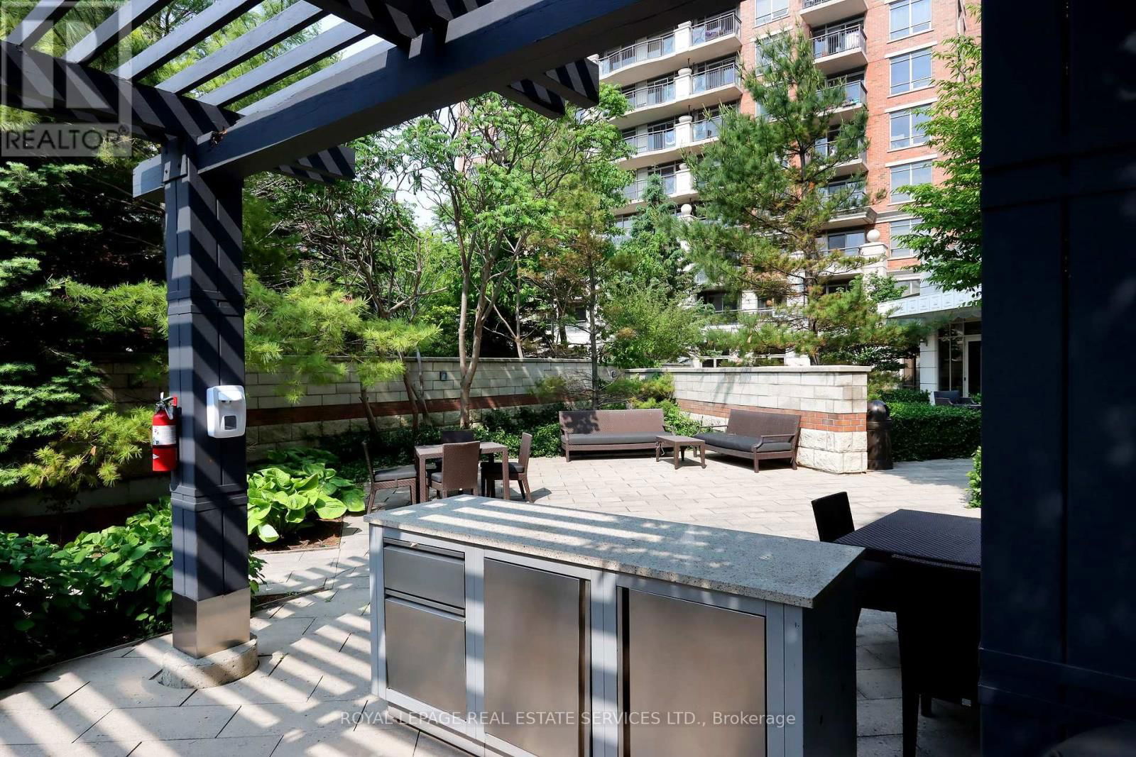 405 - 2379 CENTRAL PARK DRIVE Image 37