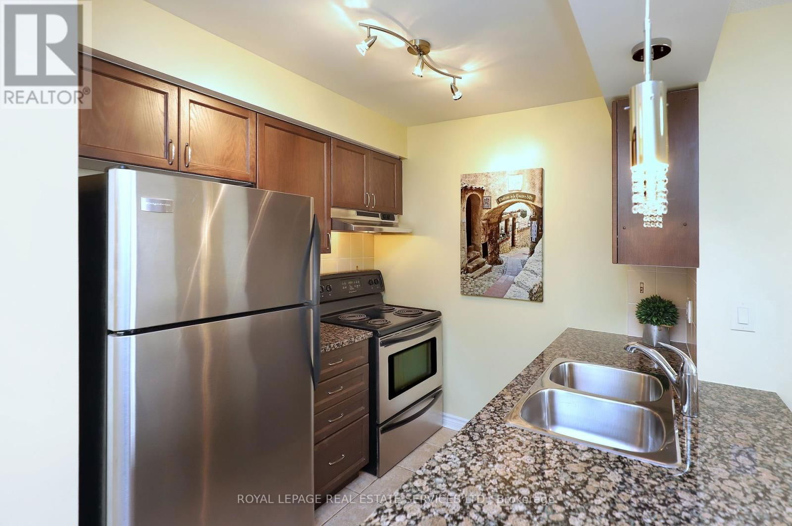 405 - 2379 CENTRAL PARK DRIVE Image 9