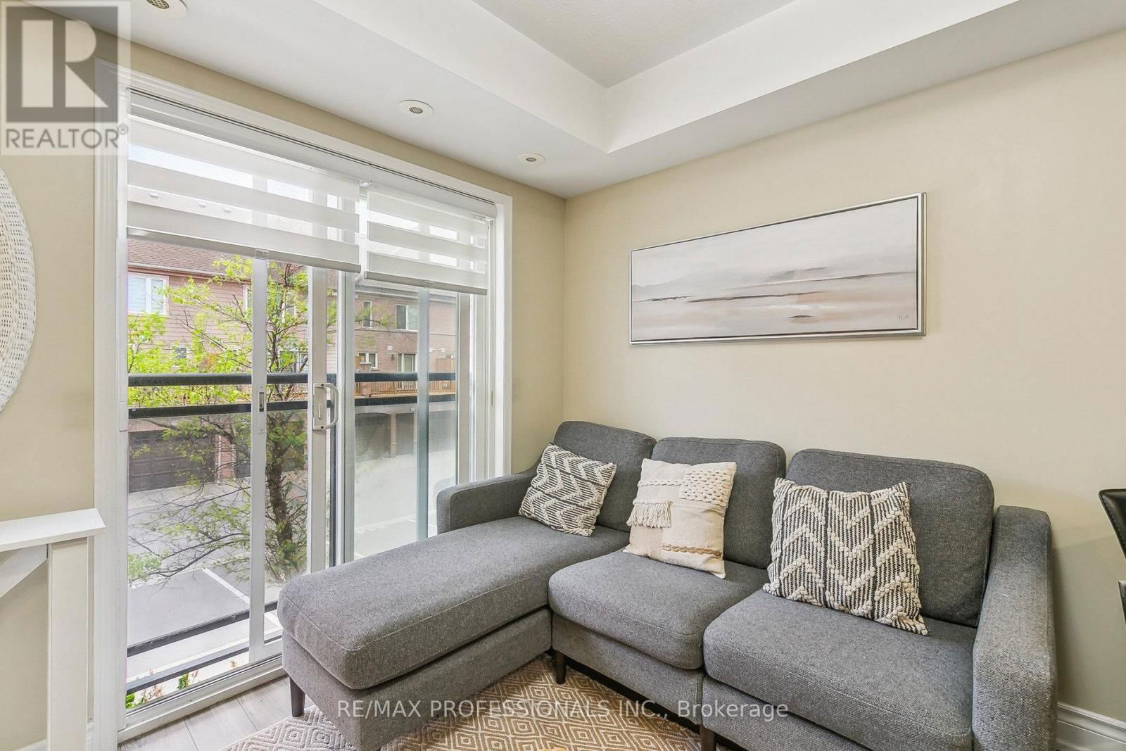 282 - 4975 SOUTHHAMPTON DRIVE Image 4
