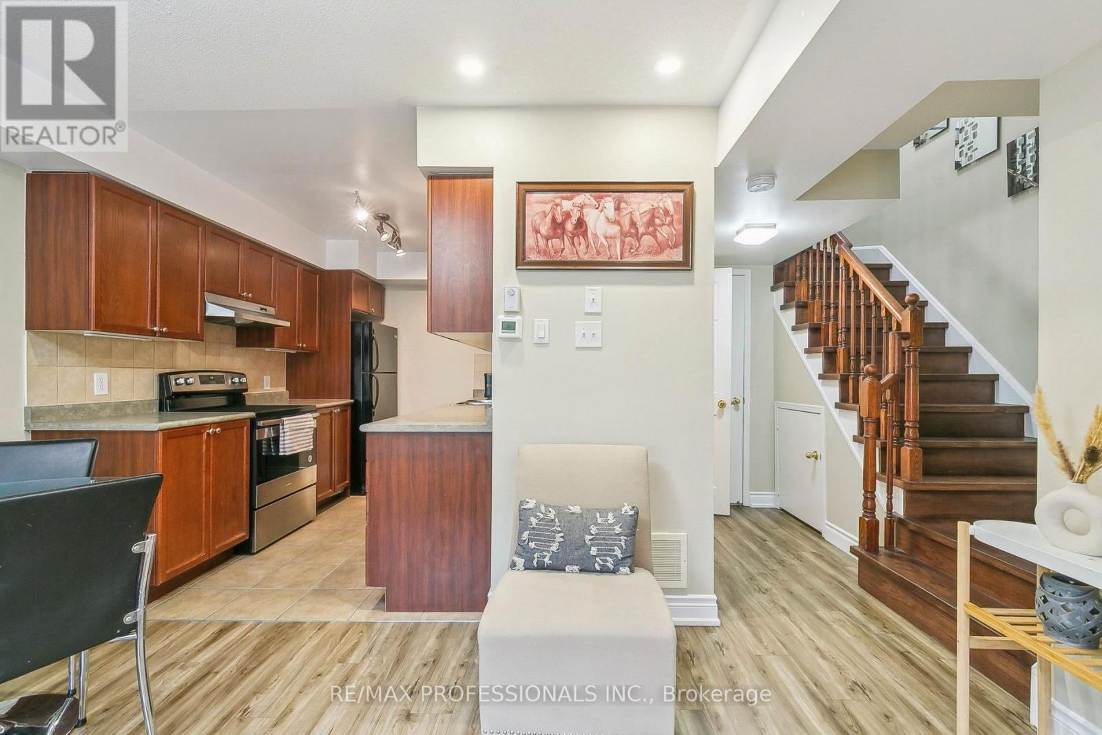282 - 4975 SOUTHHAMPTON DRIVE Image 6