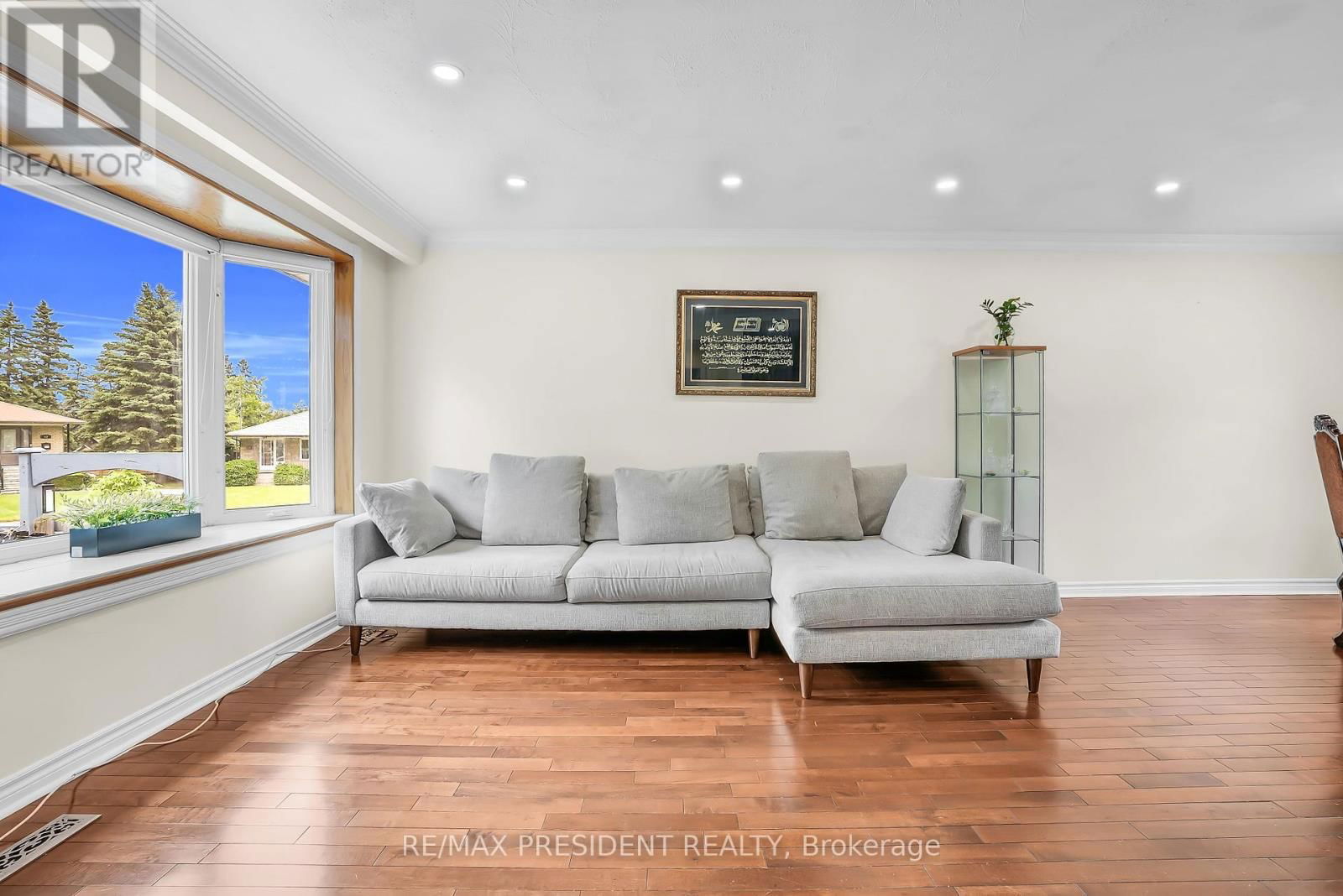 56 FROST STREET Image 10