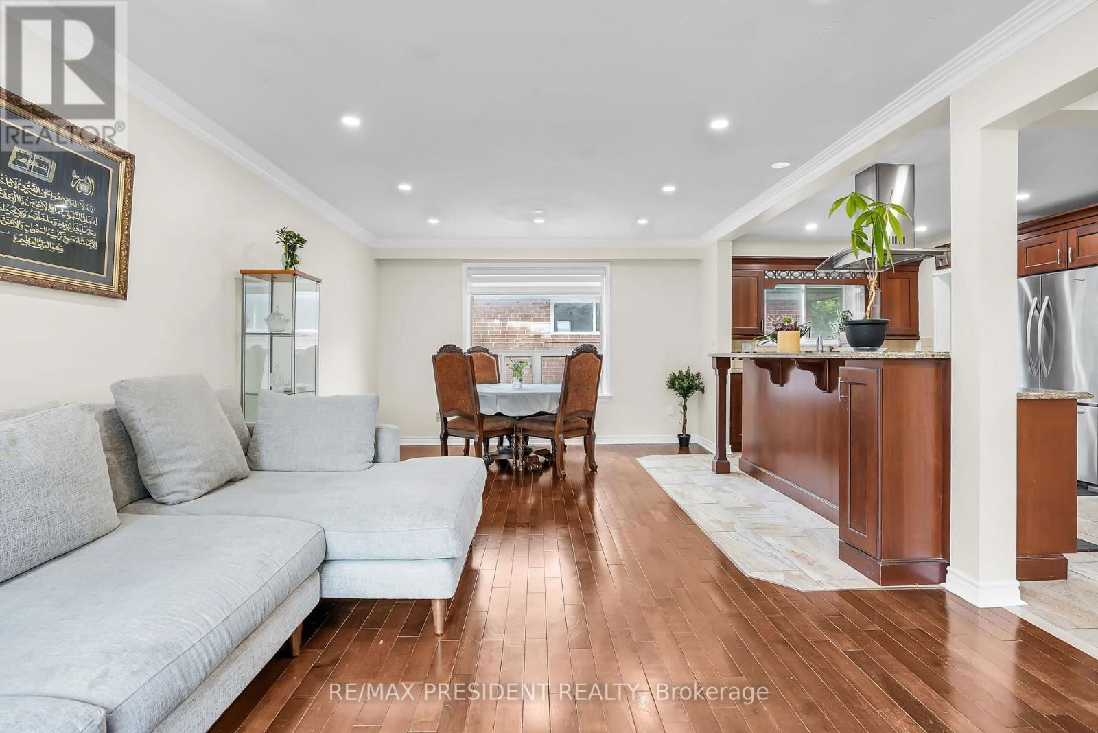 56 FROST STREET Image 11