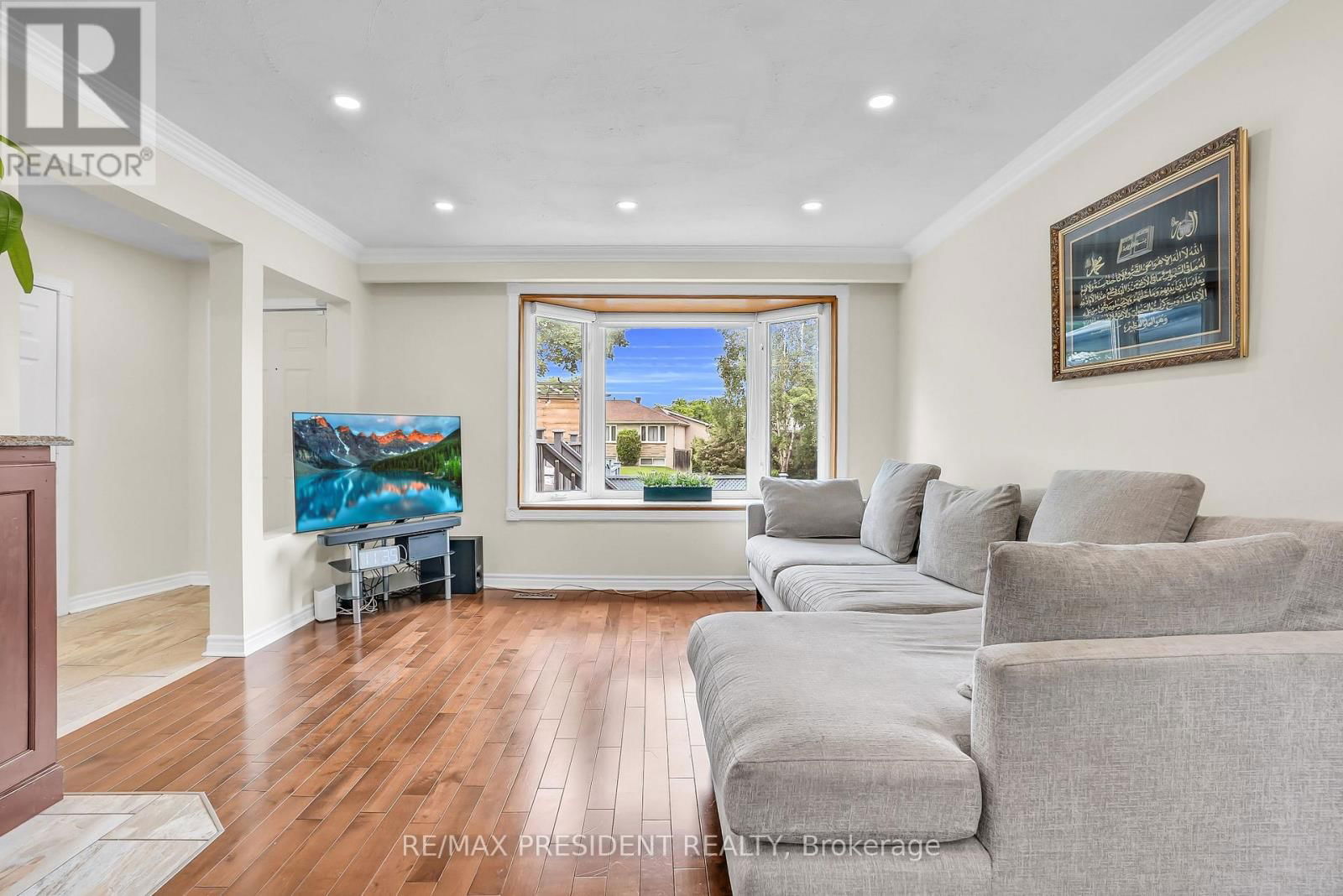 56 FROST STREET Image 13