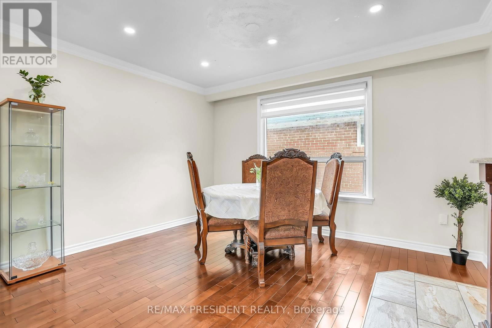 56 FROST STREET Image 15