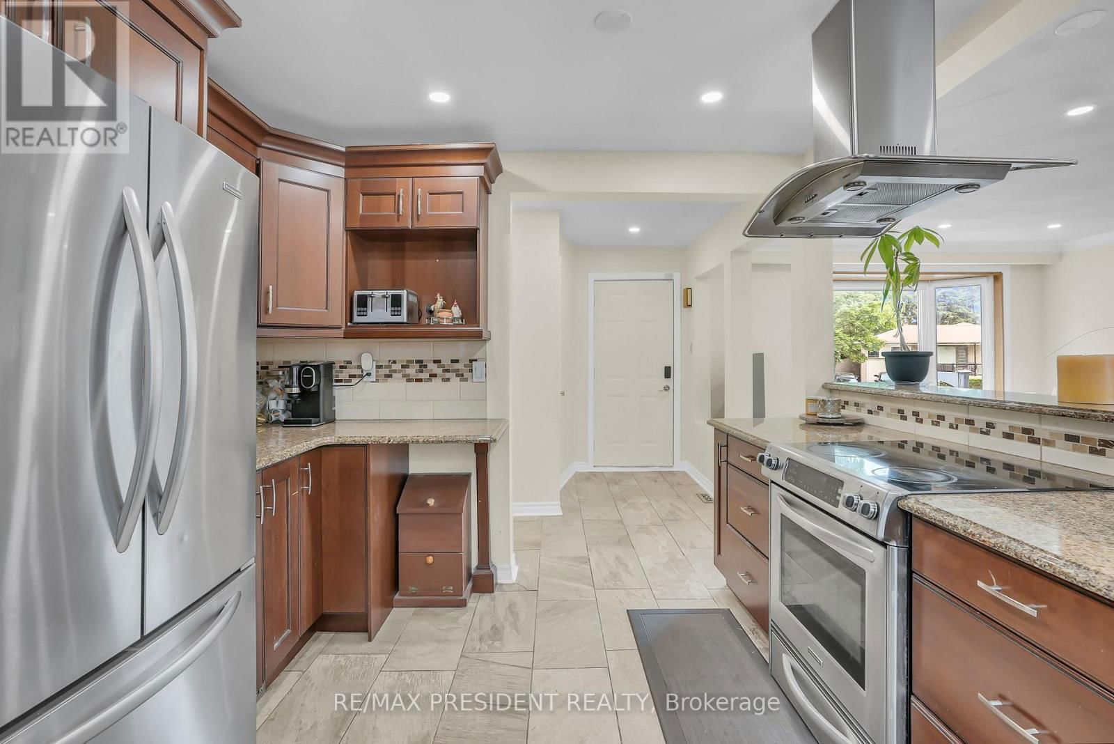 56 FROST STREET Image 19