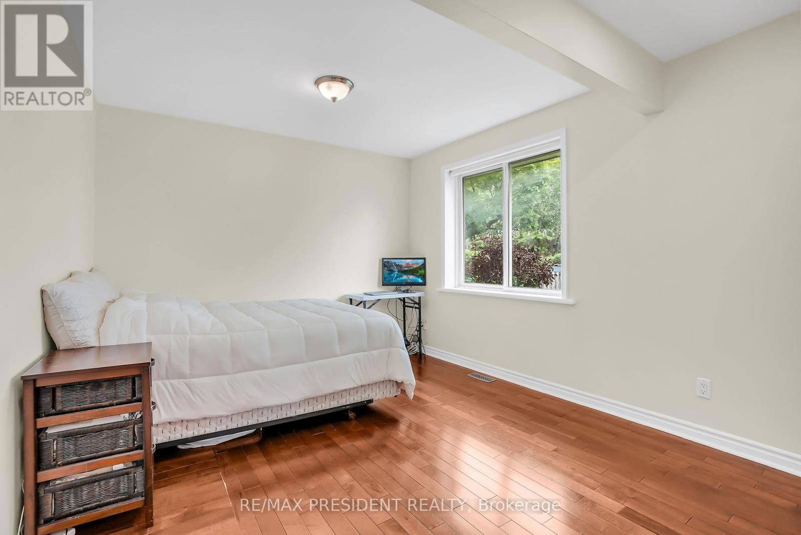 56 FROST STREET Image 22