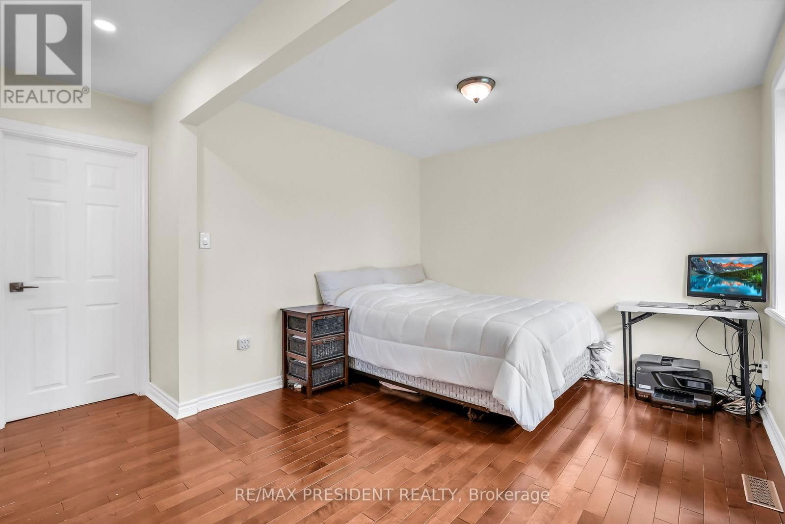 56 FROST STREET Image 23