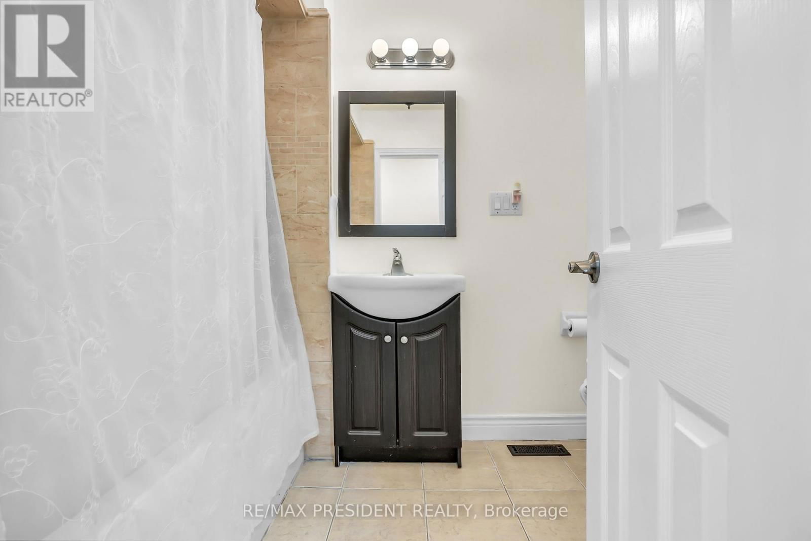 56 FROST STREET Image 30