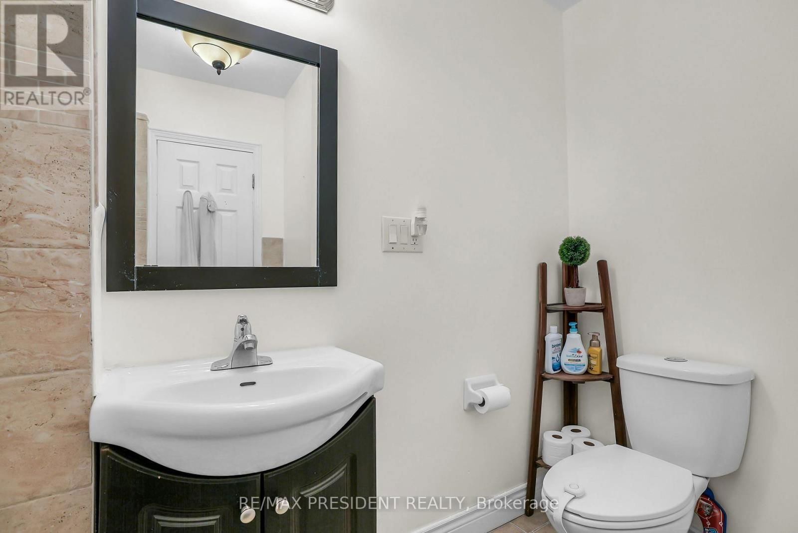 56 FROST STREET Image 31
