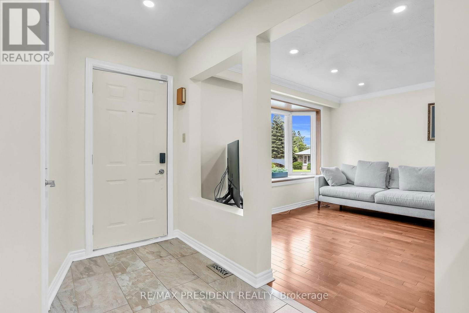 56 FROST STREET Image 9