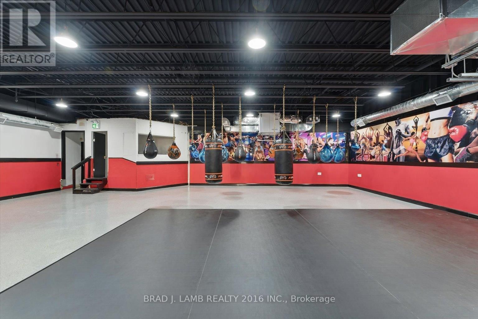 2261 DUNDAS STREET WEST Image 9