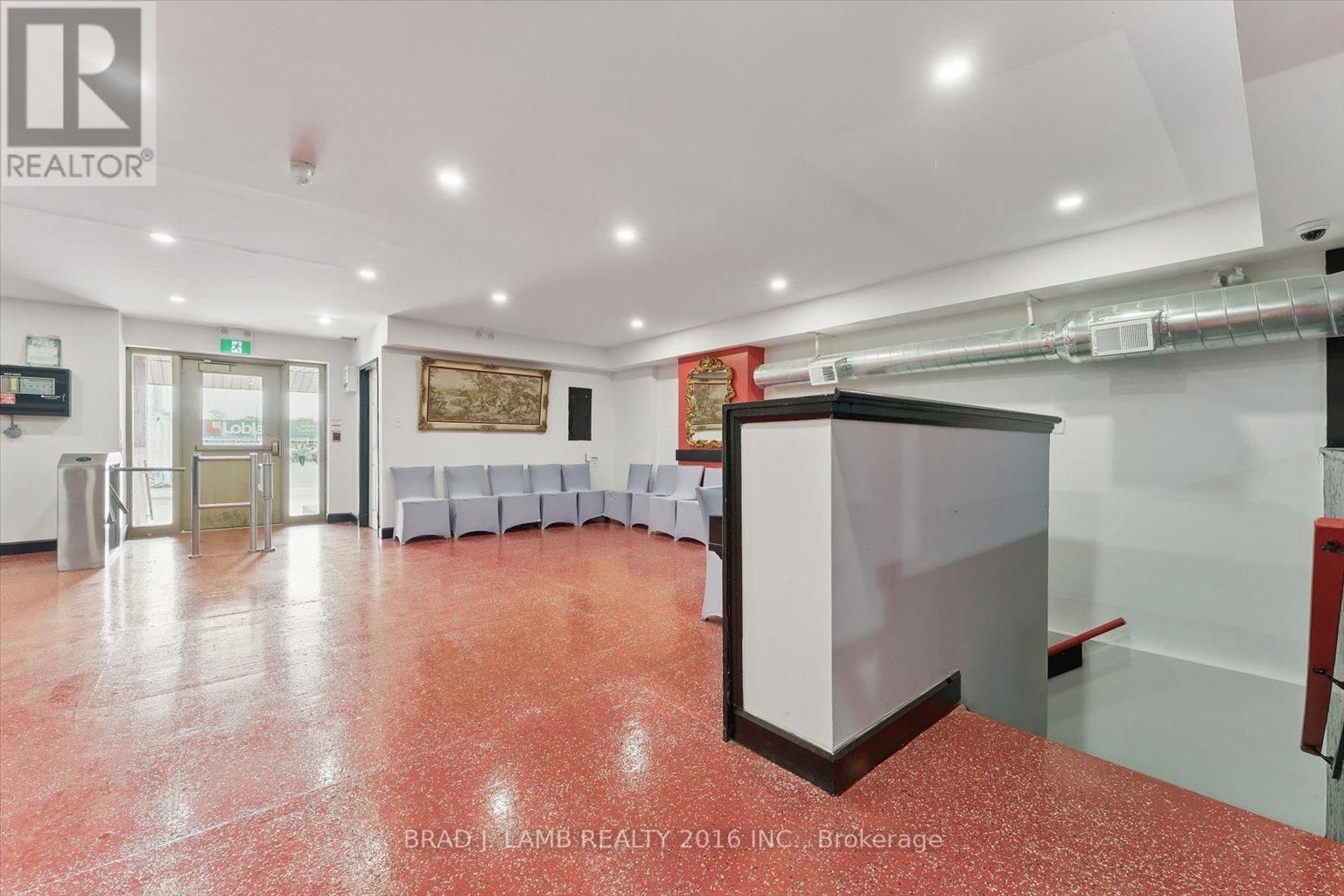 2261 DUNDAS STREET WEST Image 10