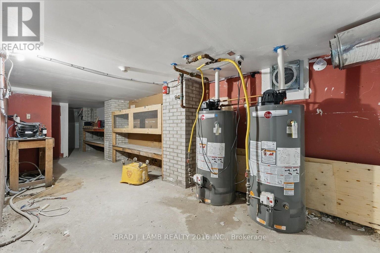 2261 DUNDAS STREET WEST Image 15