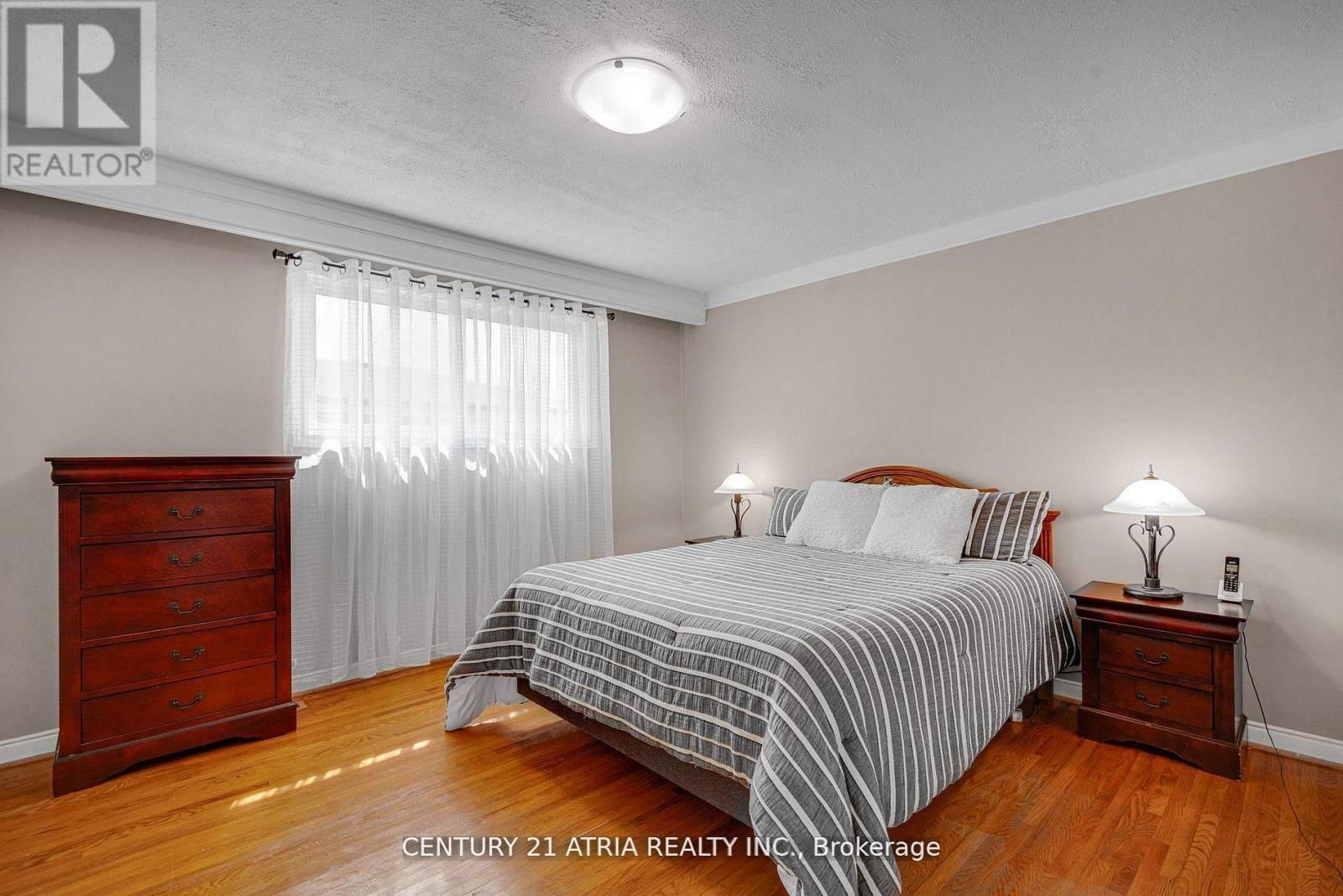 3813 BAYSWATER CRESCENT Image 12