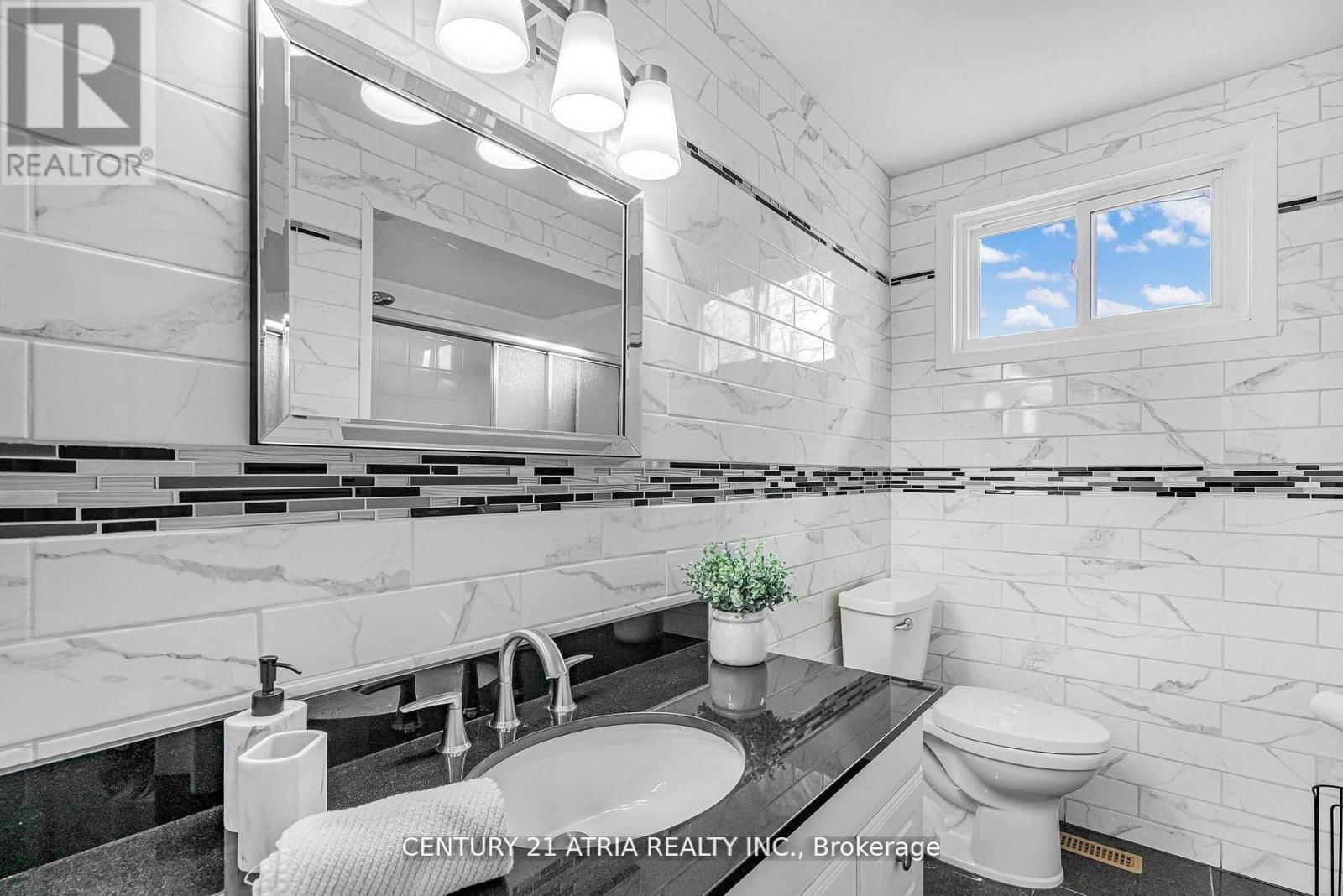 3813 BAYSWATER CRESCENT Image 13