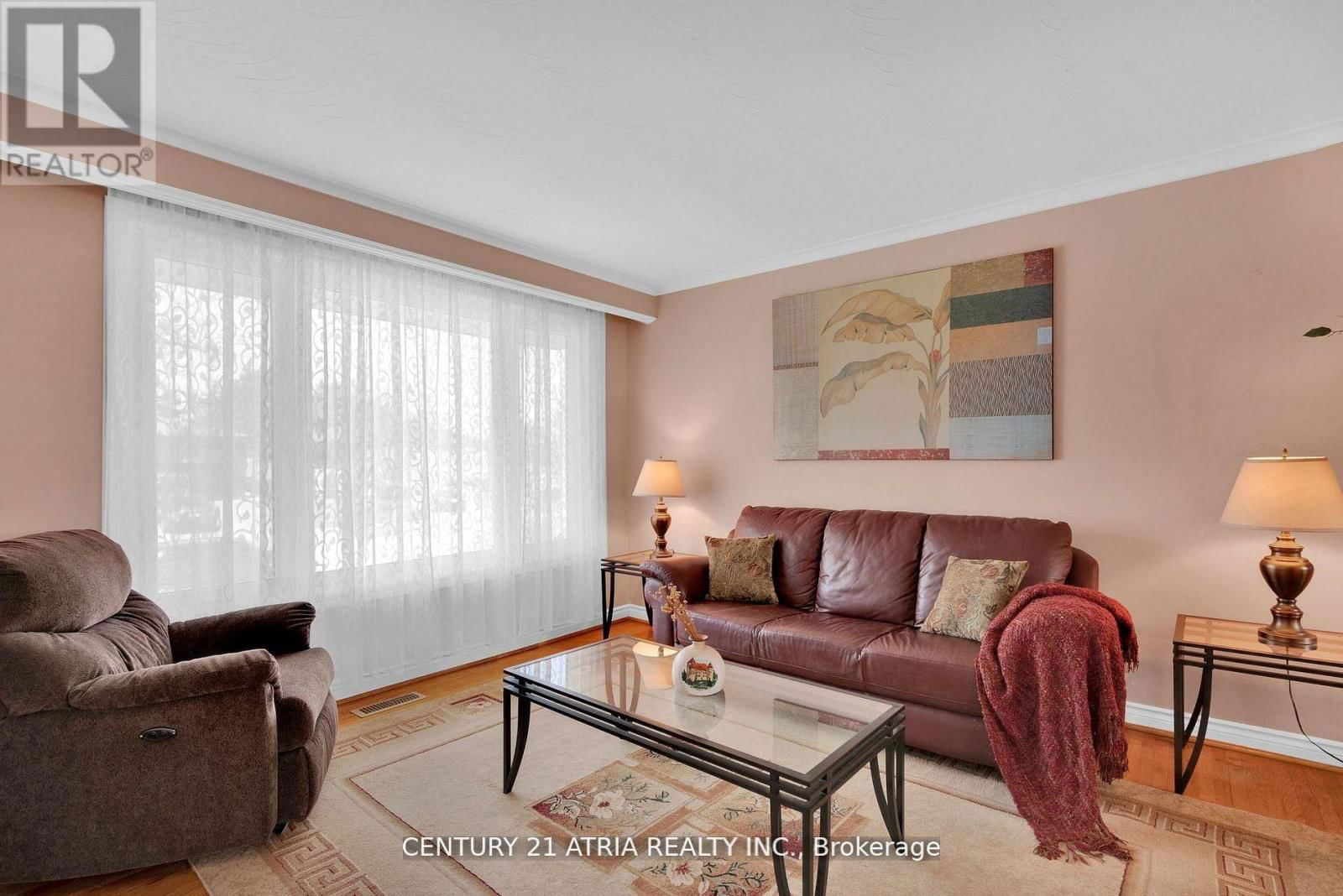 3813 BAYSWATER CRESCENT Image 3