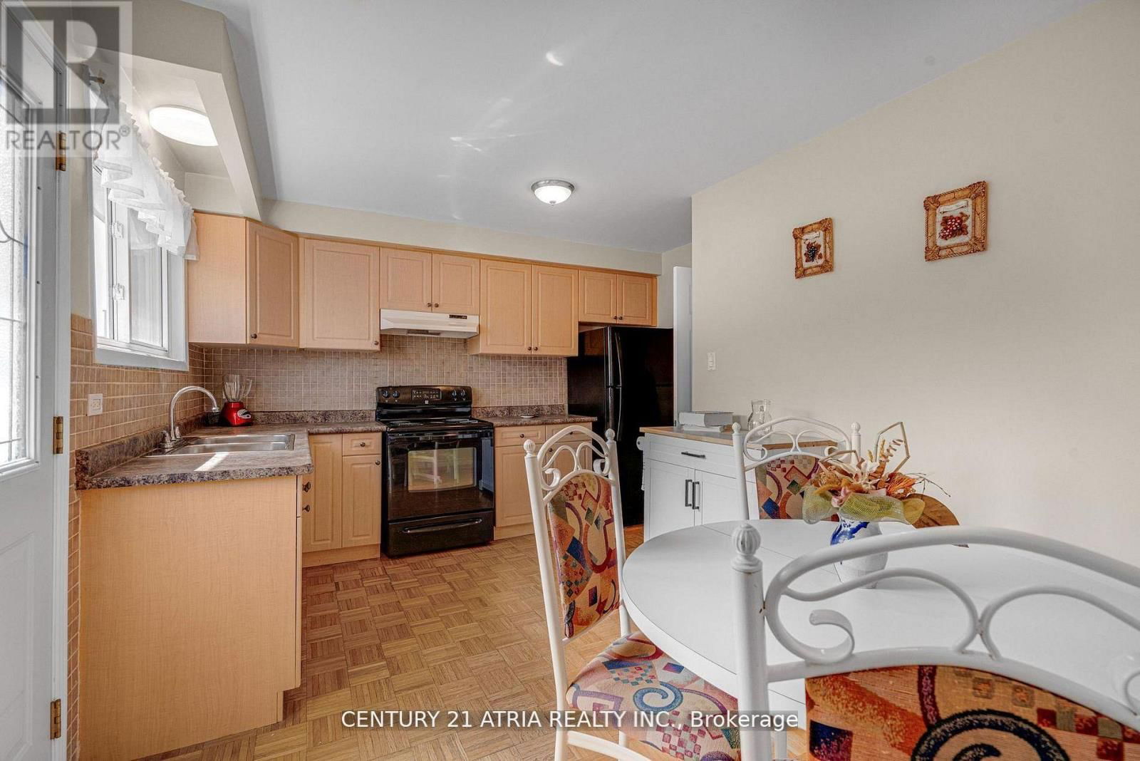 3813 BAYSWATER CRESCENT Image 8
