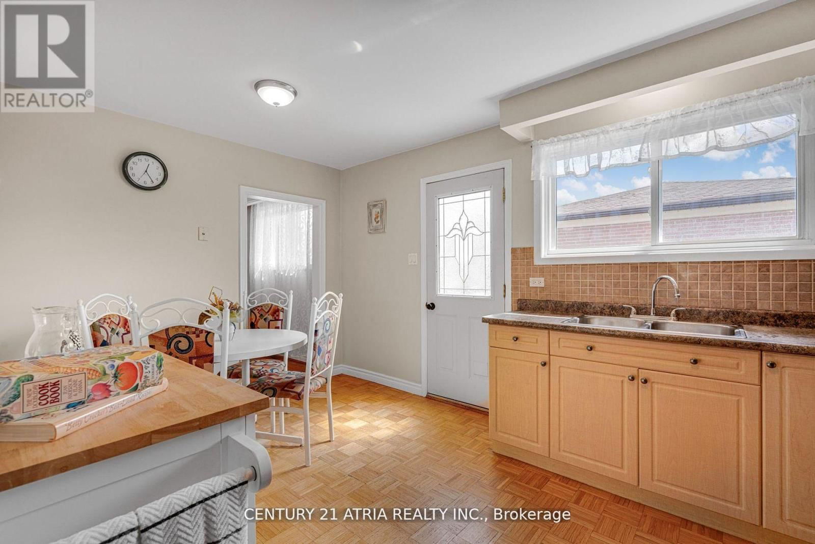 3813 BAYSWATER CRESCENT Image 9