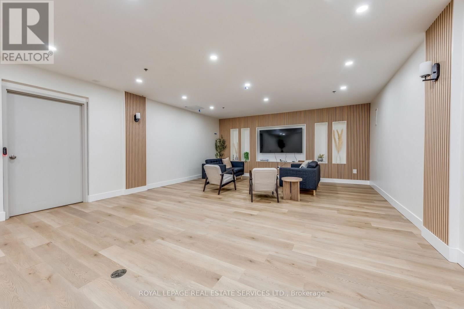 PH09 - 1515 LAKESHORE ROAD EAST Image 38