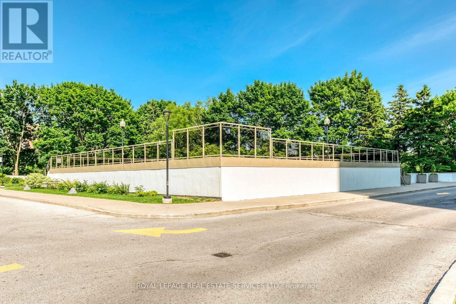 PH09 - 1515 LAKESHORE ROAD EAST Image 41