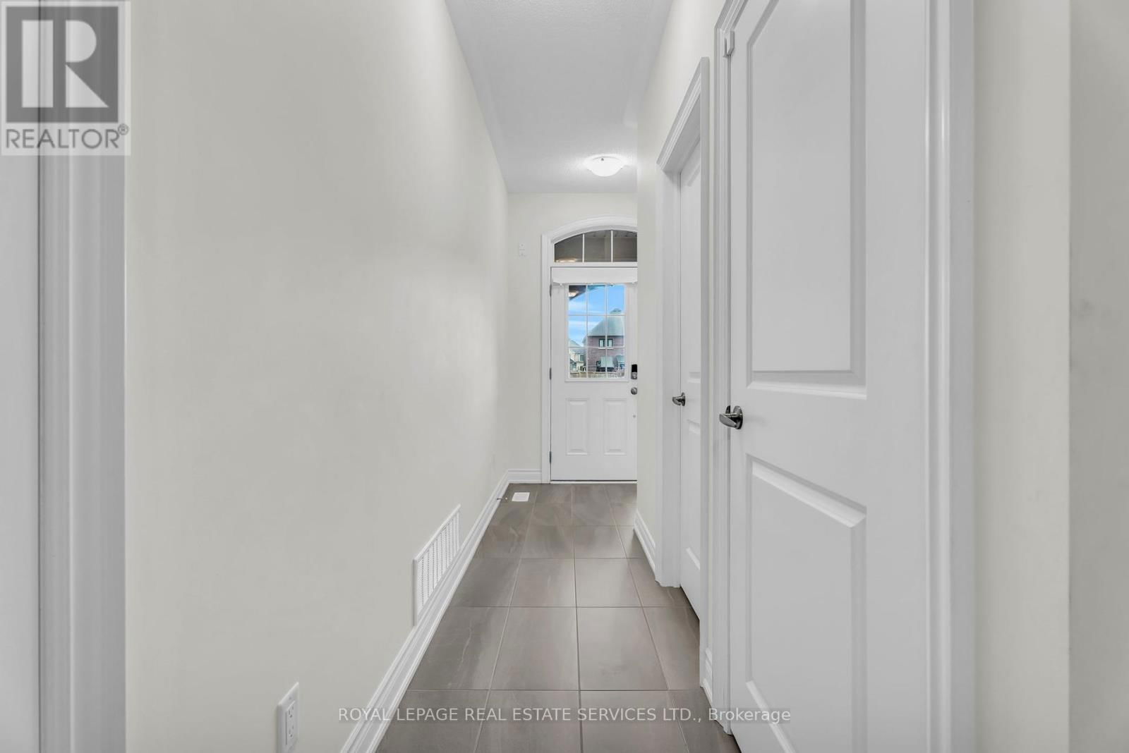 UPPER - 4 HAMMERSLEA COURT Image 32