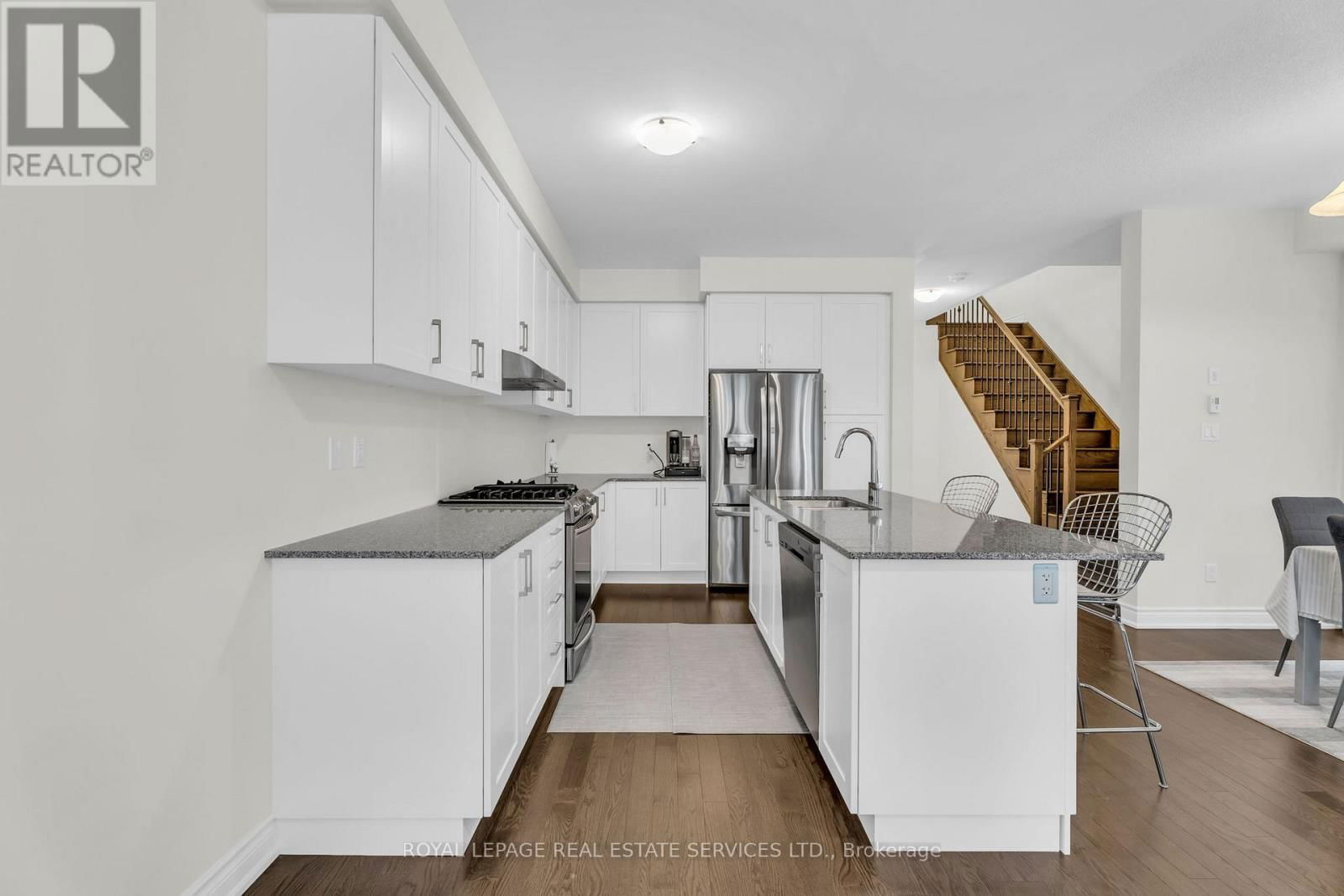 UPPER - 4 HAMMERSLEA COURT Image 6