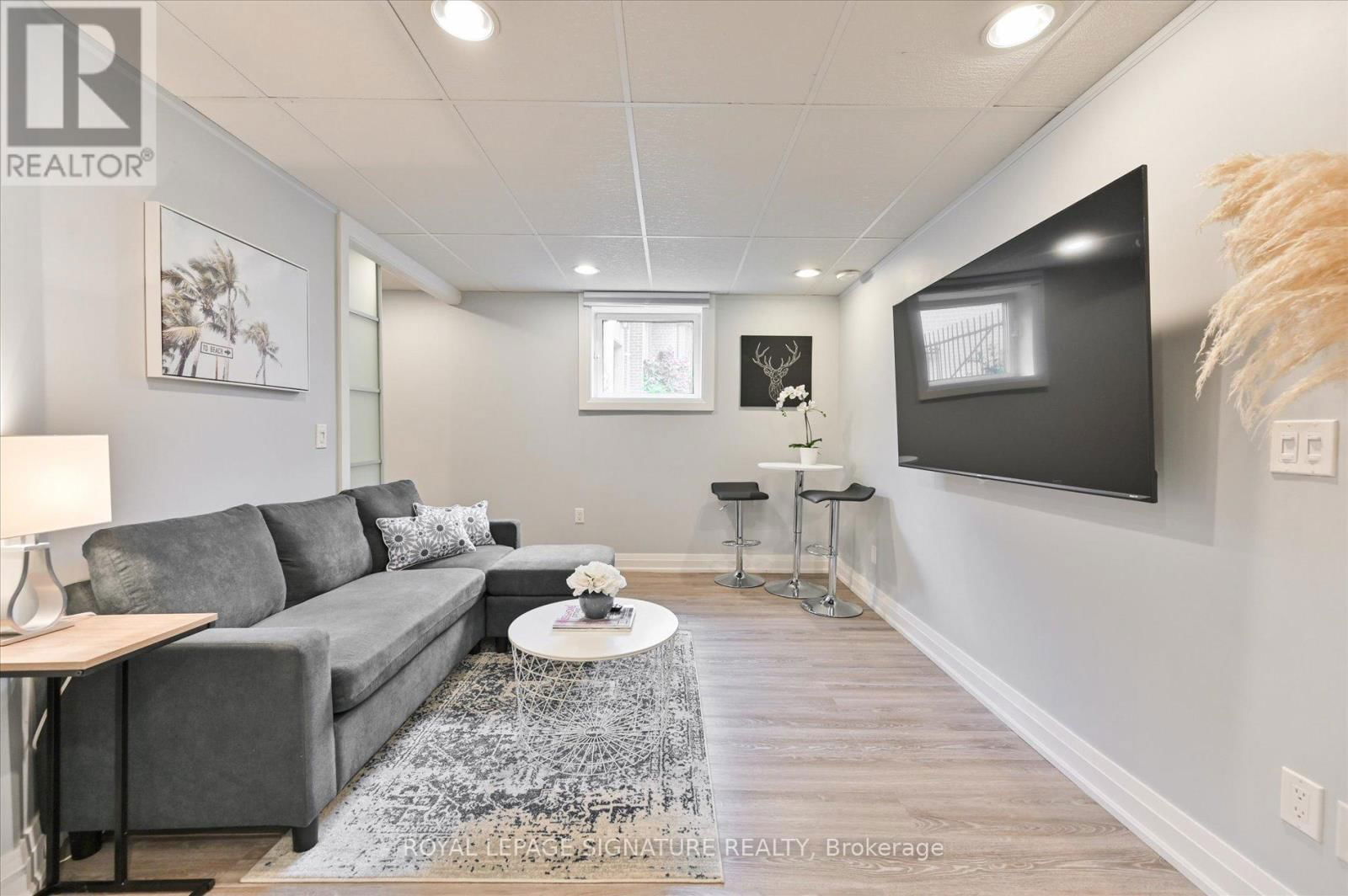995 DORMER STREET Image 35