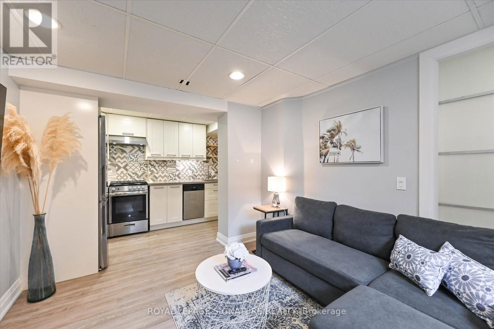 995 DORMER STREET Image 36