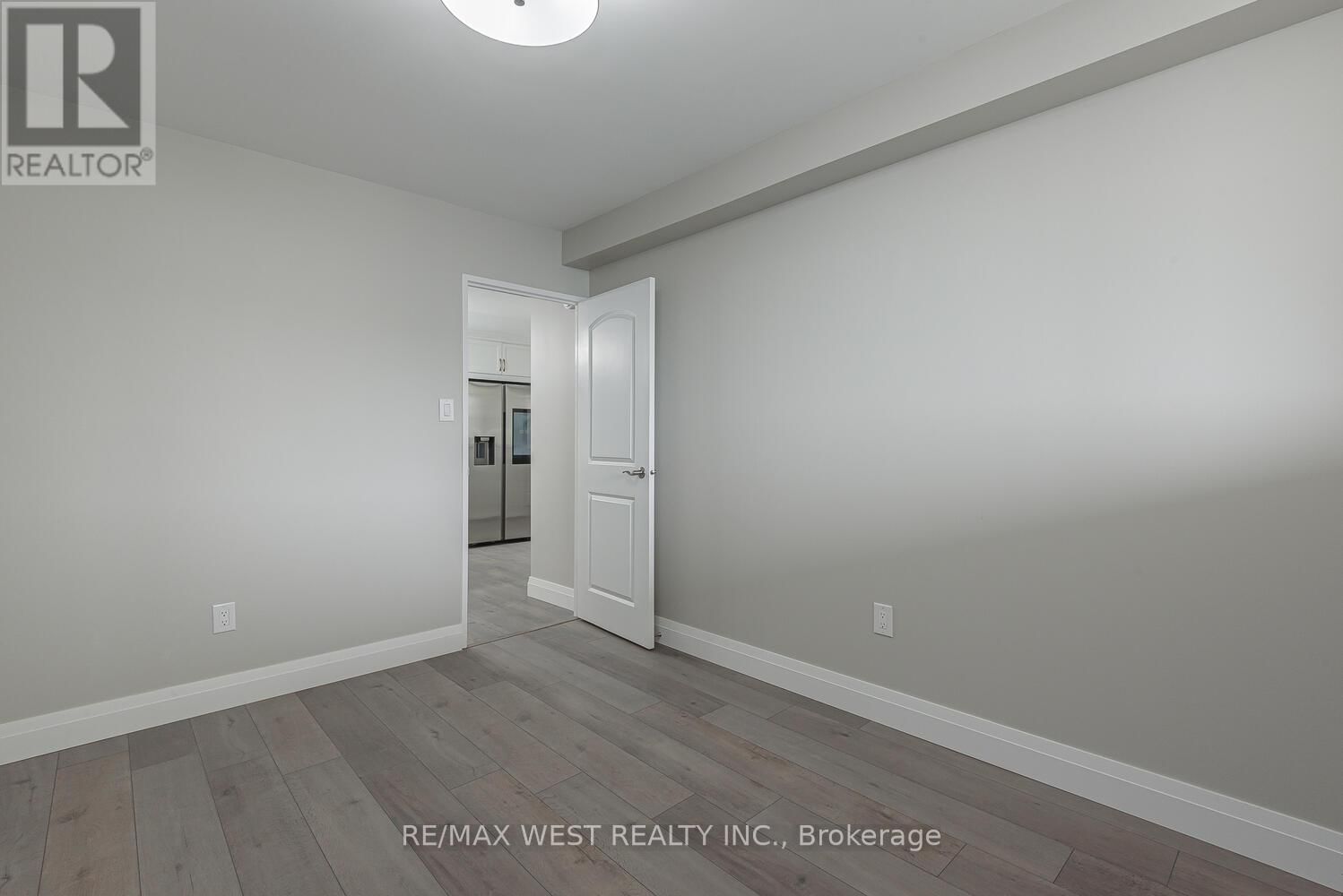 1104 - 820 BURNHAMTHORPE ROAD Image 19