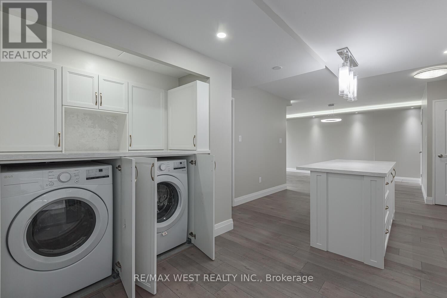 1104 - 820 BURNHAMTHORPE ROAD Image 9